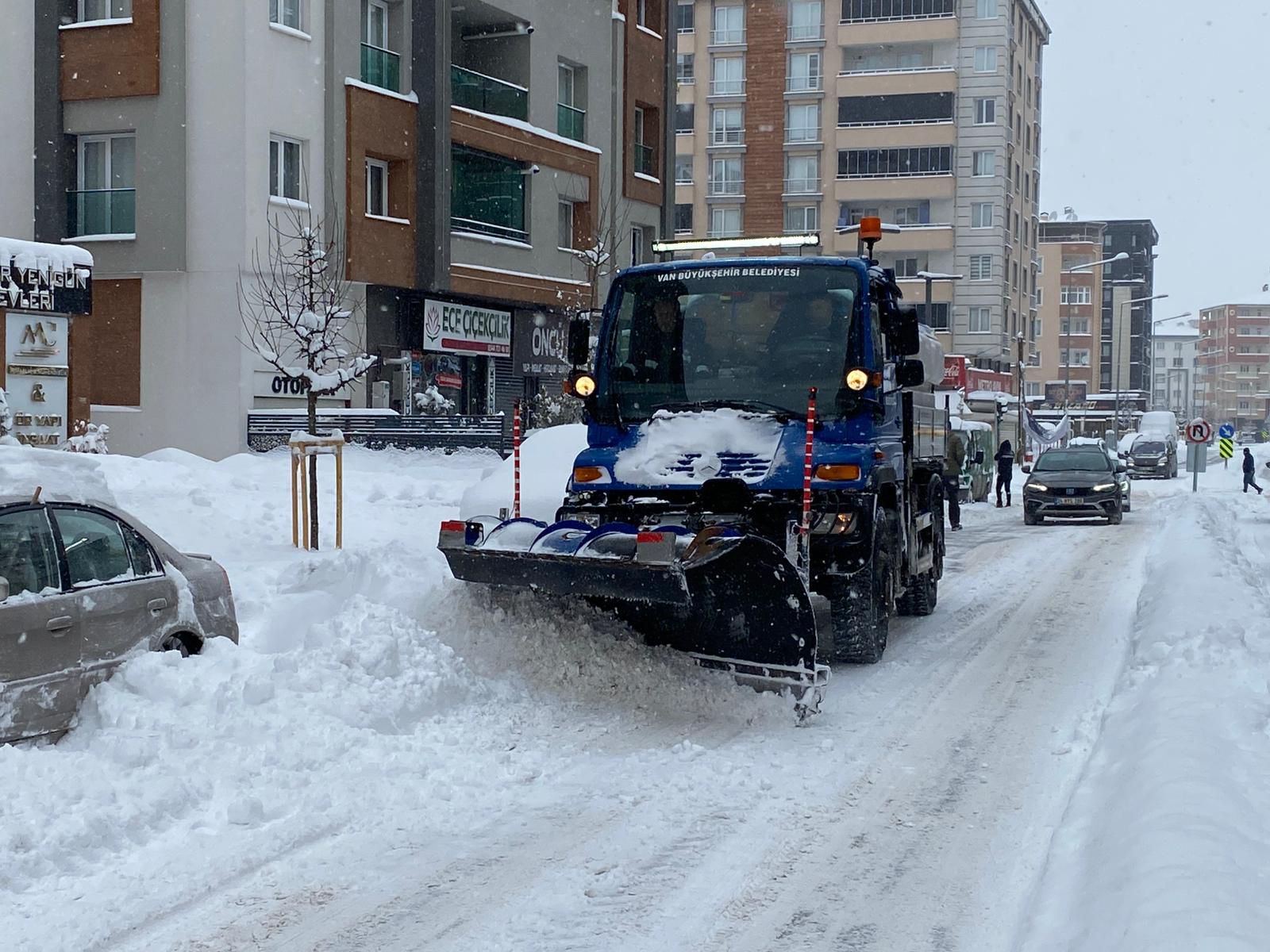Van’da Kar Seferberliği: 600 Personel ve 240 Araç Sahada