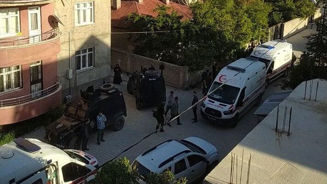 Van’da Komşular Arasında Çıkan Kavgada Çok Sayıda Kişi Yaralandı