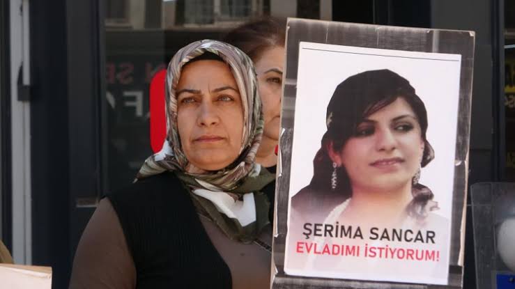 Vanlı annelerin evlat nöbeti devam ediyor