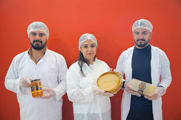 Vanlı Arıcı Halil Tandoğan’dan Bölgeye Örnek Tesis: 20 Kişiye İstihdam, 3 Ülkeye İhracat