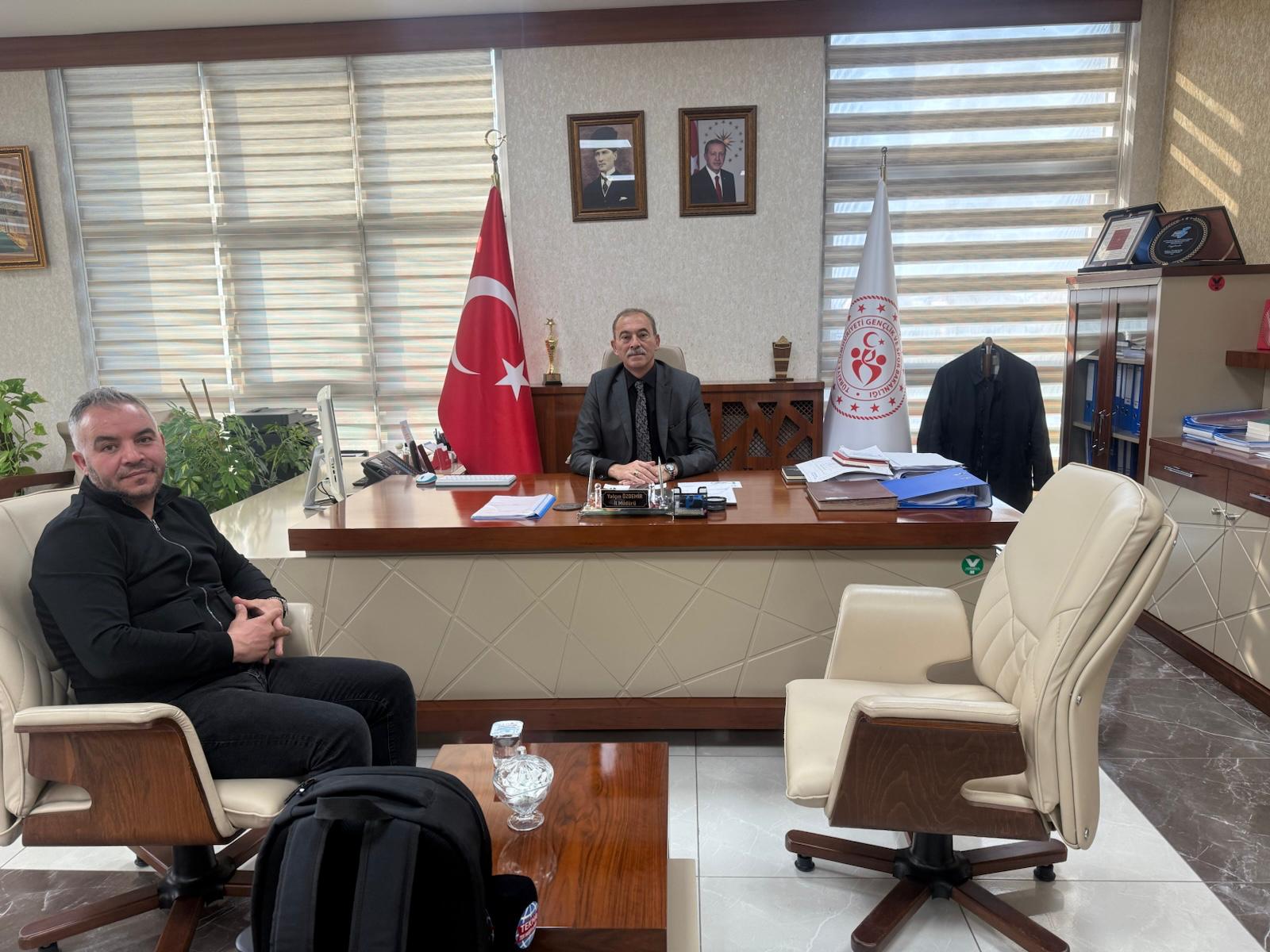 Van’lı Gazetecilerden Gençlik ve Spor İl Müdürü Özdemir’e Nezaket Ziyareti