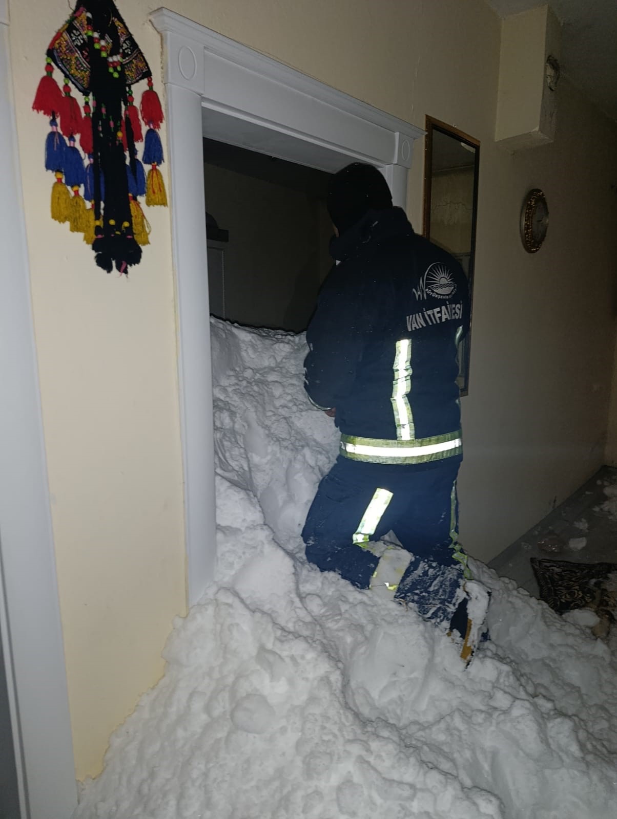 Van’ın Çatak İlçesinde Çığ Düştü: 22 Ev Tahliye Edildi, 1 Kişi Kayıp