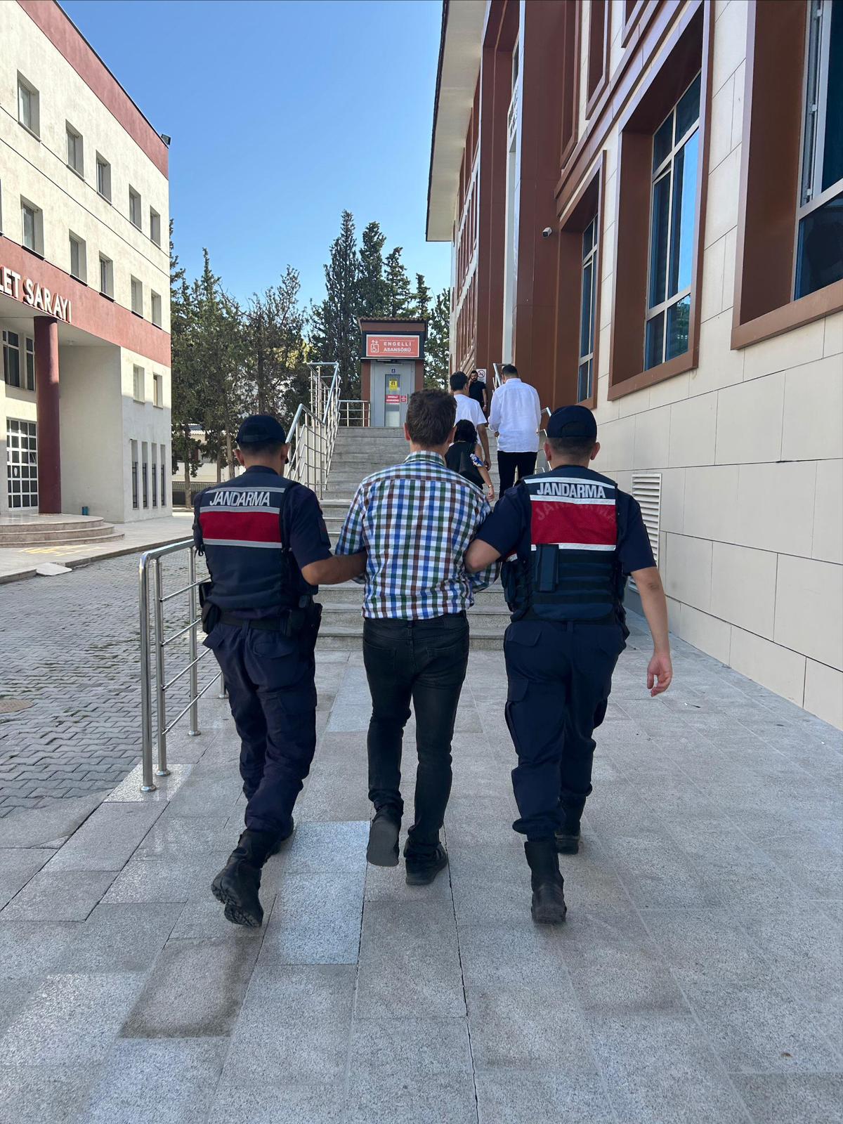 Yalova Jandarmadan Operasyon: 12 Yıl 6 Ay Hapis Cezası Alan FETÖ Firarisi Yakalandı