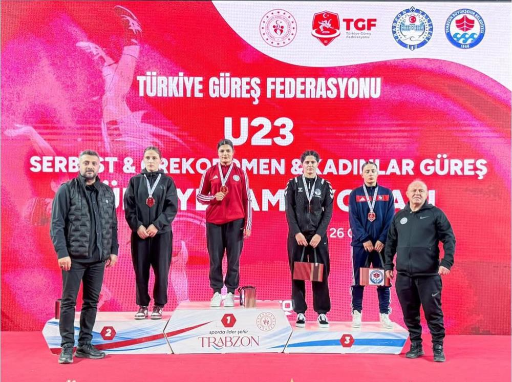 Yalova Üniversitesi Öğrencilerinden Minderde Altı Madalya