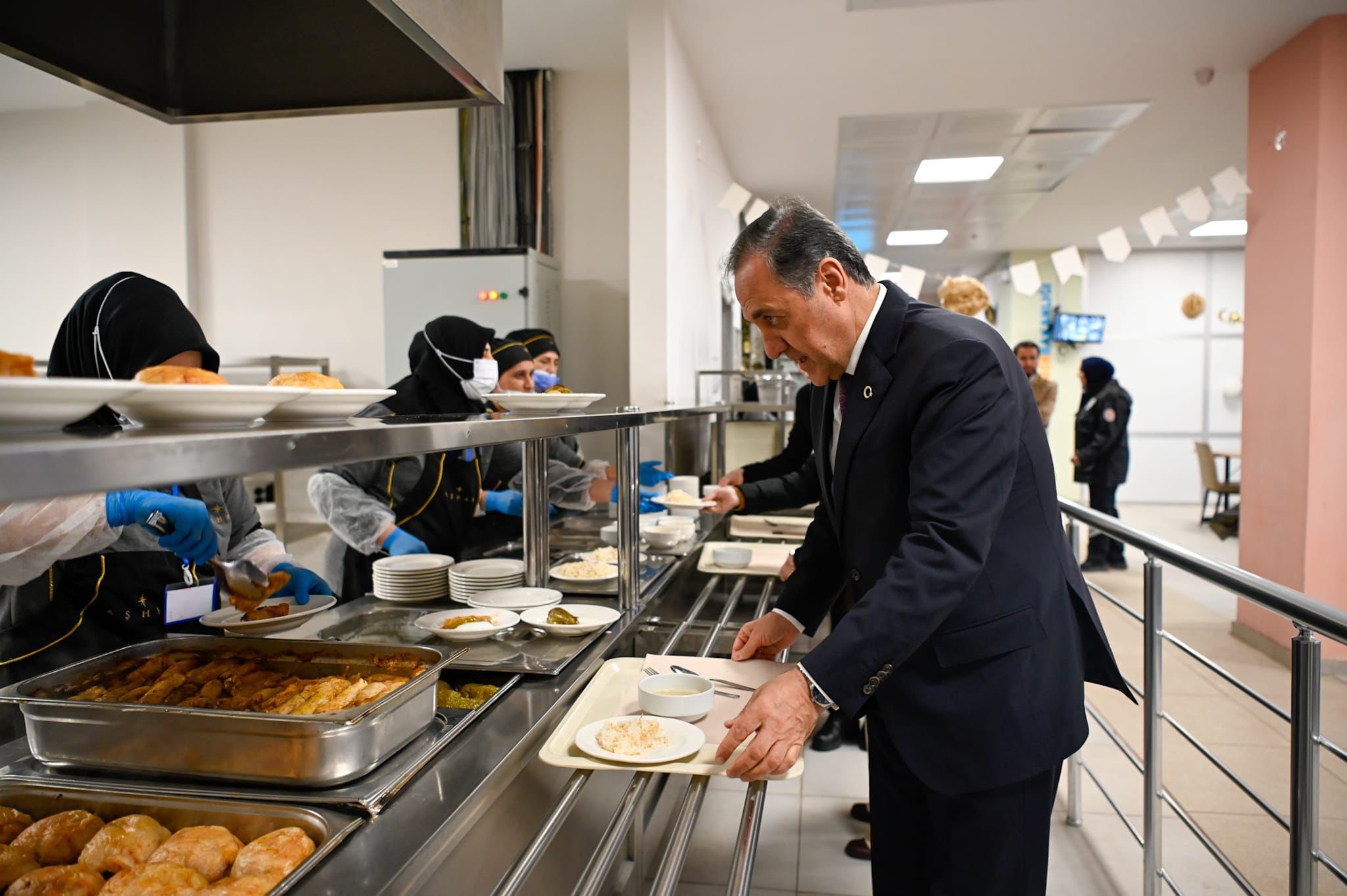 Yalova Valisi Ahmet Hamdi Usta, KYK Yurdunda Gençlerle Bir Araya Geldi