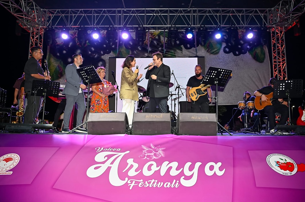 Yalova’da Aronya Ve Tıbbi Aromatik Bitkiler Festivali’nde Kutsi Konseri