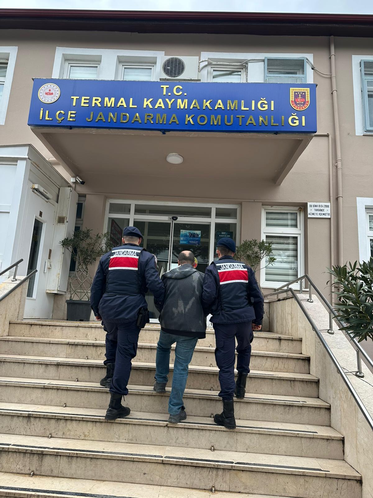 Yalova’da Firari Şahsa Jandarma Operasyonu: 18 Yıl Cezası Bulunan Zanlı Yakalandı