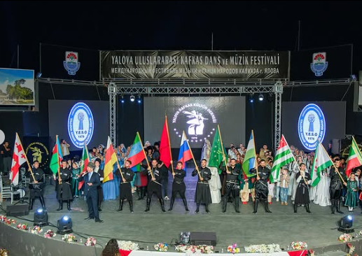 Yalova’da Uluslararası Kafkas Dans ve Müzik Festivali Renkli Görüntülere Sahne Oldu
